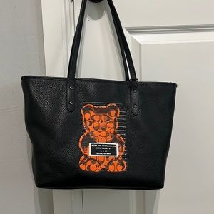 COACH CITY ZIP TOTE WITH VANDAL GUMMY BEAR